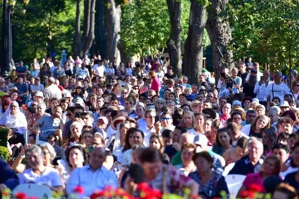 Conferință impresionantă, pe teme de spiritualitate, în parc, la Vaslui