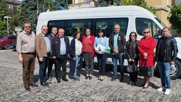 CJ Botoşani a achiziționat încă 10 microbuze școlare electrice