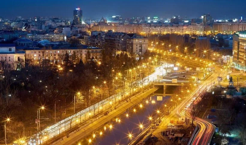 Încă 34 de artere importante din București vor beneficia de iluminat public modern