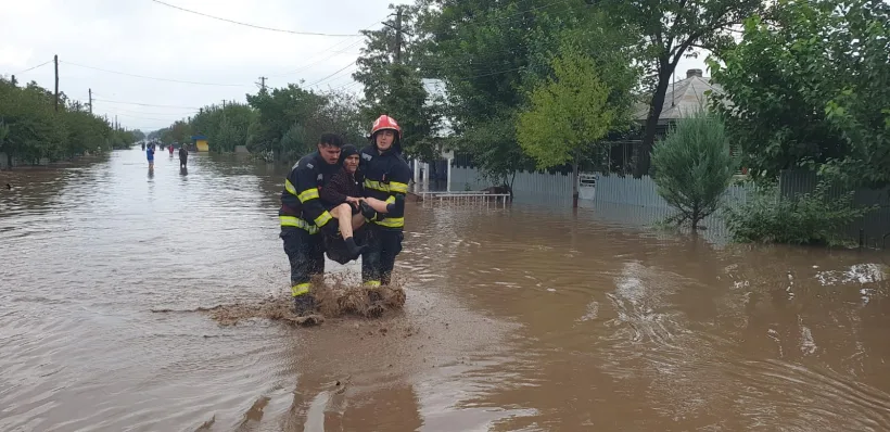 6.500 de familii și persoane afectate de inundații vor primi ajutoare de la Guvern