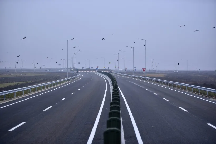 Bani de la Guvern pentru trei proiecte importante de infrastructură