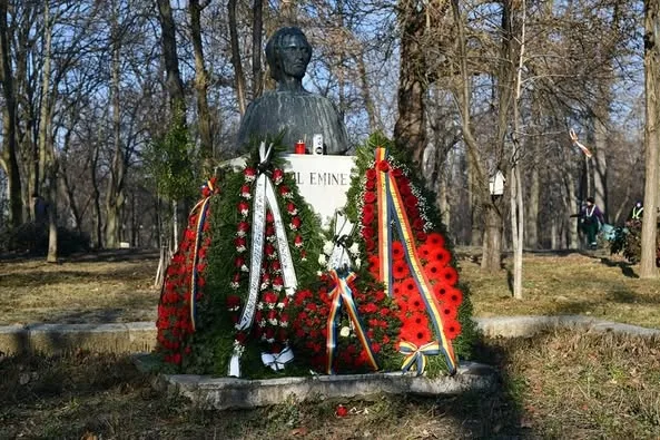 Coroană de flori și intrare gratuită în instituțiile de cultură din Dolj, la Sărbătoarea Culturii naționale