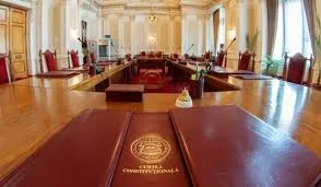 Președintele și doi judecători de la CCR, decorați de Klaus Iohannis