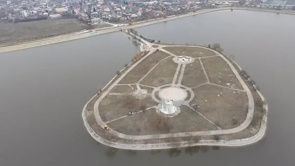 CIPRIAN CIUCU: Vom reda insulei Lacul Morii gloria de altădată