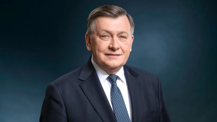 Crin Antonescu le-a cerut membrilor coaliției de guvernare ca vârsta de pensionare în magistratură să fie 65 de ani