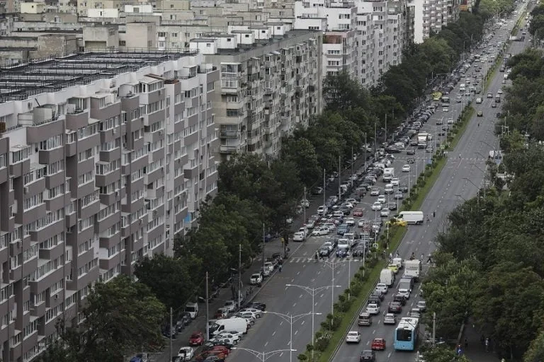 Sute de blocuri din București, fără apă caldă din cauza unor lucrări