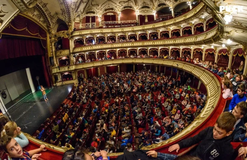 Teatru video online în weekend. Vezi aici lista spectacolelor