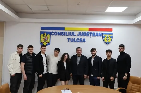 Parteneriat între CJ Tulcea și Consiliul Județean al Elevilor, pentru promovarea celor mai importante valori educaționale la nivelul județului