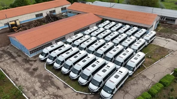 Costel Fotea: 30 de microbuze moderne pentru transportul elevilor au  fost distribuite în județul Galați