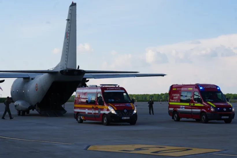 Cei doi militari grav răniți în explozia de la Botoșani, duși de urgență în Belgia cu Spartanul. Operațiune impresionantă de salvare