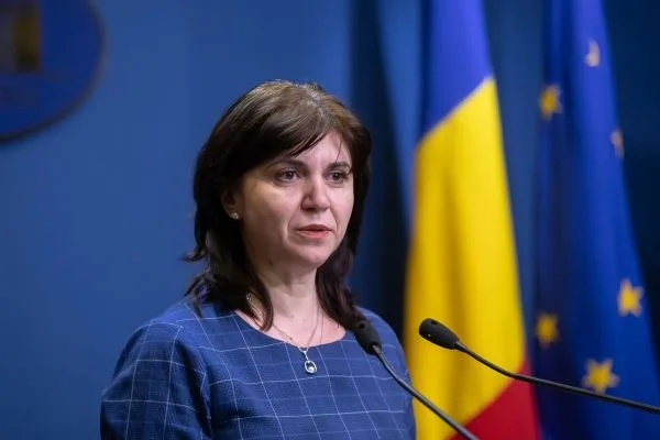 Ministrul Educației:"Vor fi laptopuri sau camere în fiecare clasă"