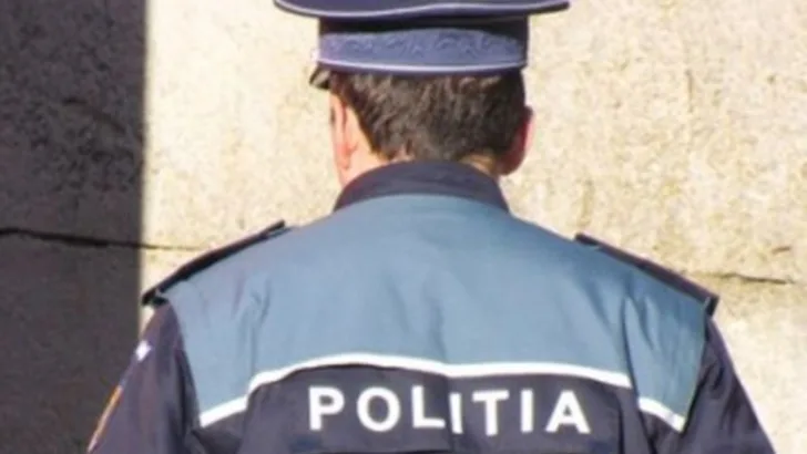 Polițist înjunghiat din cauza unei măști de protecție