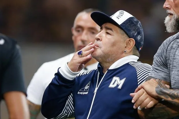Diego Maradona a suferit o intervenţie chirurgicală pe creier