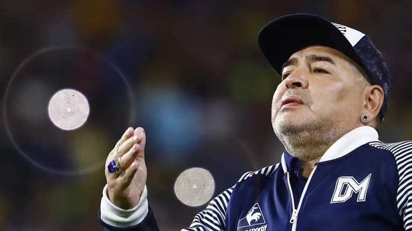 Diego Maradona rămâne internat în spital