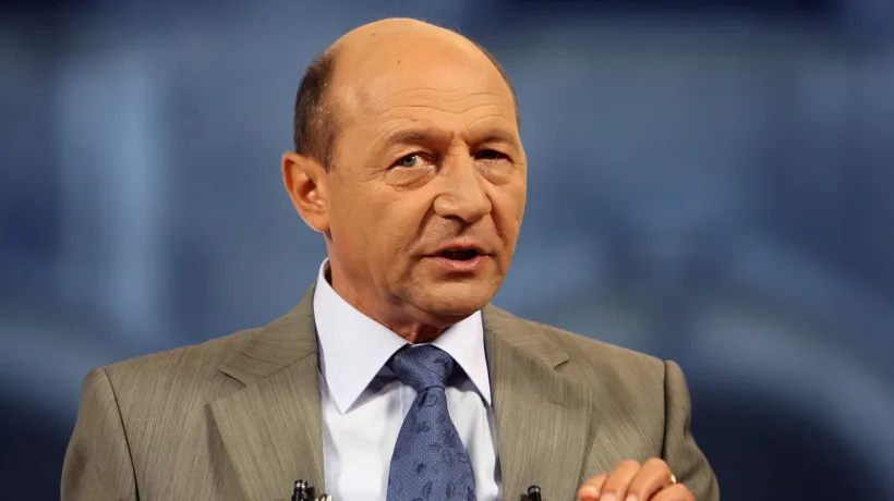 Băsescu: "Nu lăsaţi ţara pe mâna lui Raed Arafat"