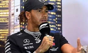 Hamilton se simte bine dar rămâne în izolare