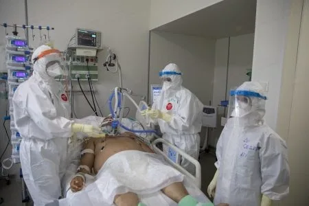 Se așteaptă o creștere a infectărilor de Crăciun şi Revelion