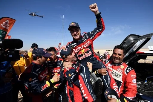 Campionul Carlos Sainz s-a impus în etapa de debut de la Raliul Dakar