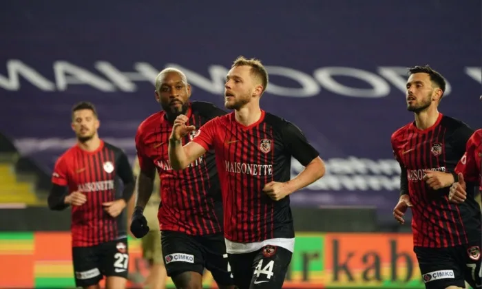Internaţionalul Alexandru Maxim i-a stricat debutul lui Dan Petrescu pe banca lui Kayserispor