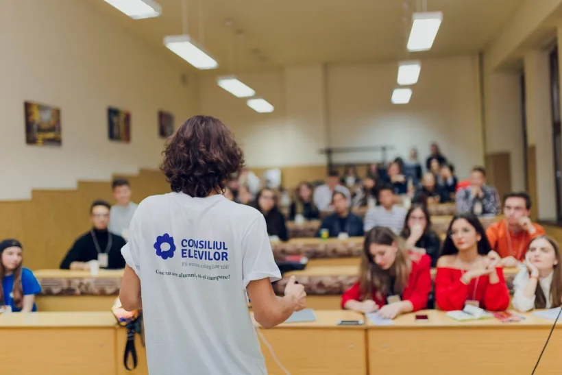 Consiliul Național al Elevilor: „Solicităm realizarea unei anchete în rândul inspectorilor şcolari generali”