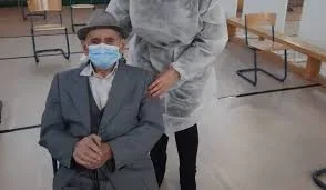 Un bărbat de 105 ani din Cluj s-a vaccinat anti-COVID