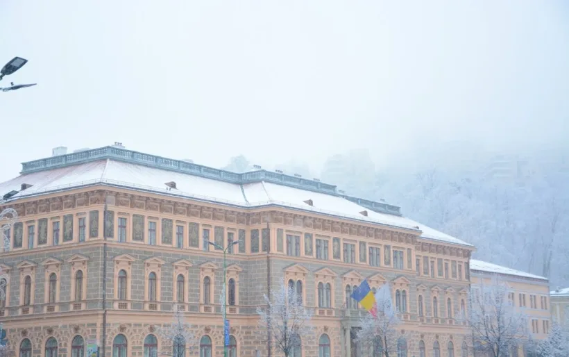 Studenţii Universităţii Transilvania din Brașov trec din semestrul II la scenariul hibrid