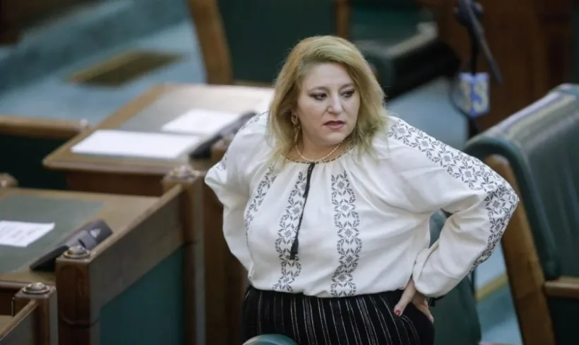 Șoșoacă: "Dacă la fiecare 6 luni apare o tulpină, când începem școala, peste 20 de ani?"