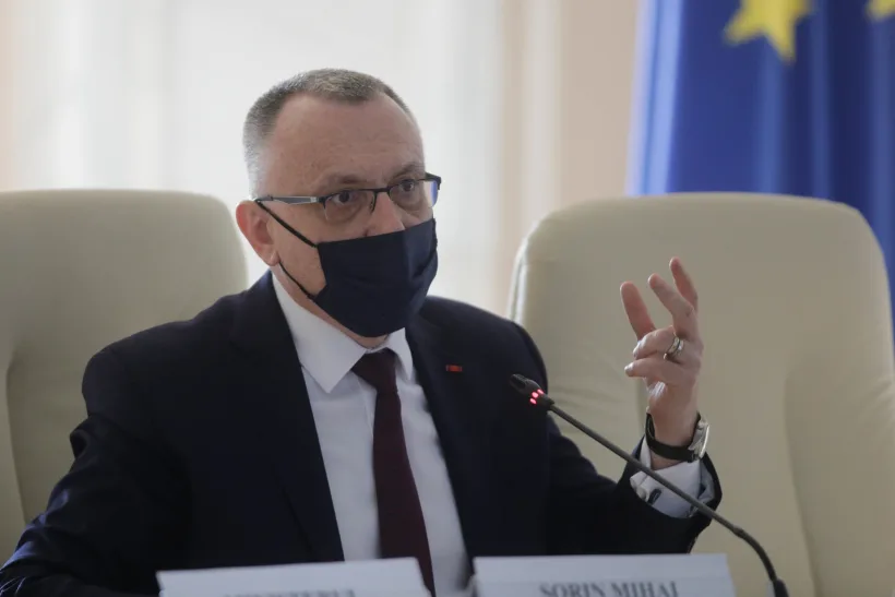 Sorin Cîmpeanu: "Dacă se mențin cifrele de azi, luni se întorc la școală 2,4 milioane de copii"