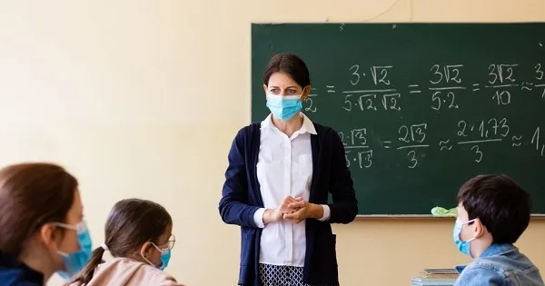 Analiză: Elevii defavorizați au pierdut 24 de săptămâni de școală, într-un an