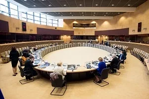 Discuții intense între oficialii europeni privind recunoașterea vaccinurilor neautorizate încă în UE