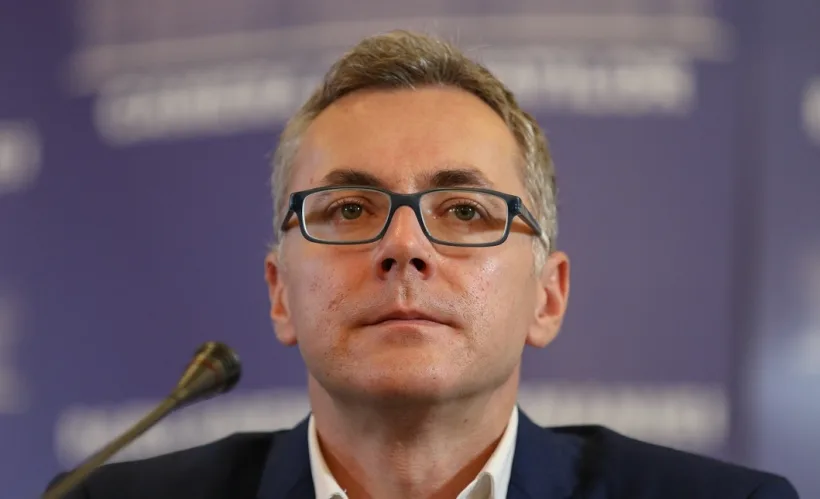 De ce n-o fi lăsat ministrul Justiţiei să vadă de justiţie?