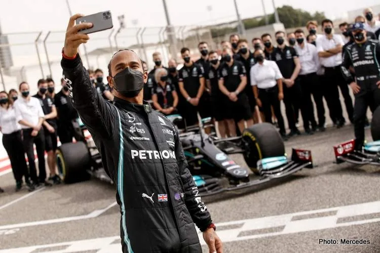 Septuplu campion mondial, Lewis Hamilton a câştigat prima cursă din sezonul 2021 al Formulei 1