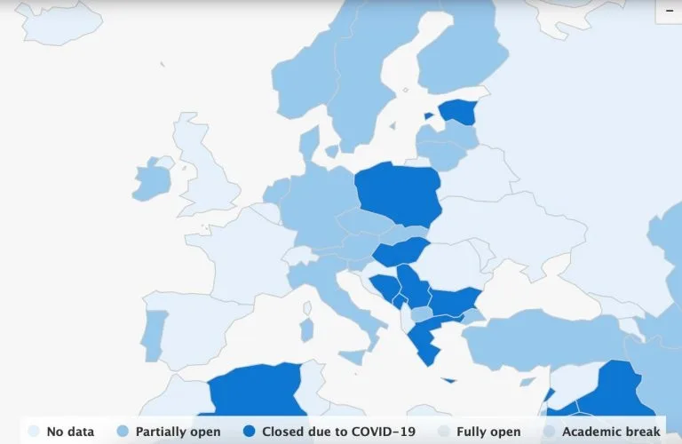 Școlile din Europa se închid fizic dar cursurile se desfășoară online