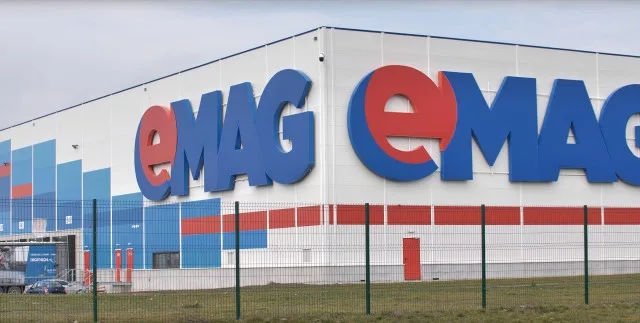 eMAG trece permanent la modul de lucru hibrid