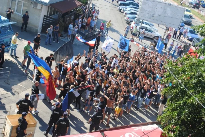Poliţia judiciară apăra stadioanele?