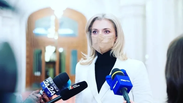 Oare de ce atunci când se văd cu osul în gură nu le ajunge?
