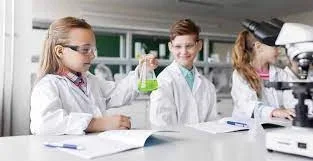 Ministerul Educației vrea să deschidă laboratoarele școlare de specialitate cu bani europeni