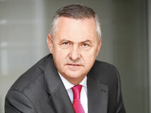Păi d-aia le merge aşa de rău, că primesc cu suspendare!