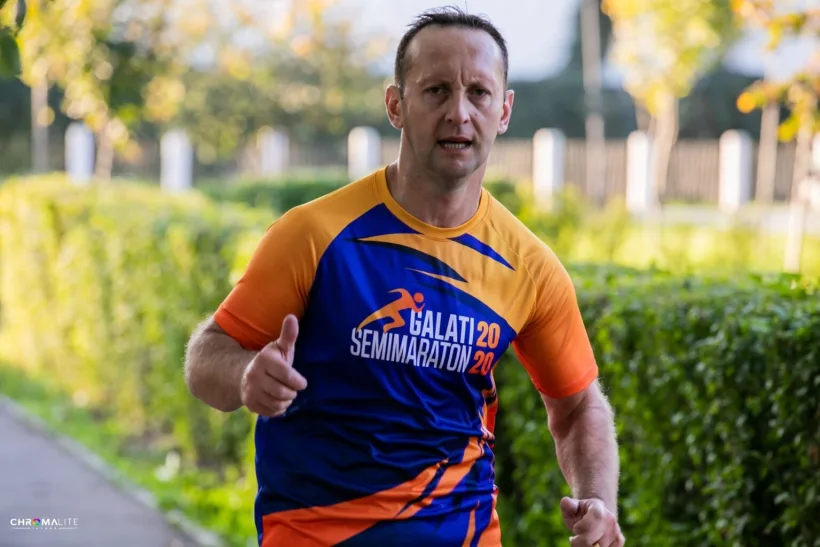 Jandarmul gălățean Cristian Onofrei a alergat Semimaratonul de 10 km în curtea unității