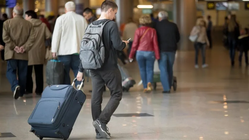 Unul din patru români cu înaltă calificare a plecat să muncească afară