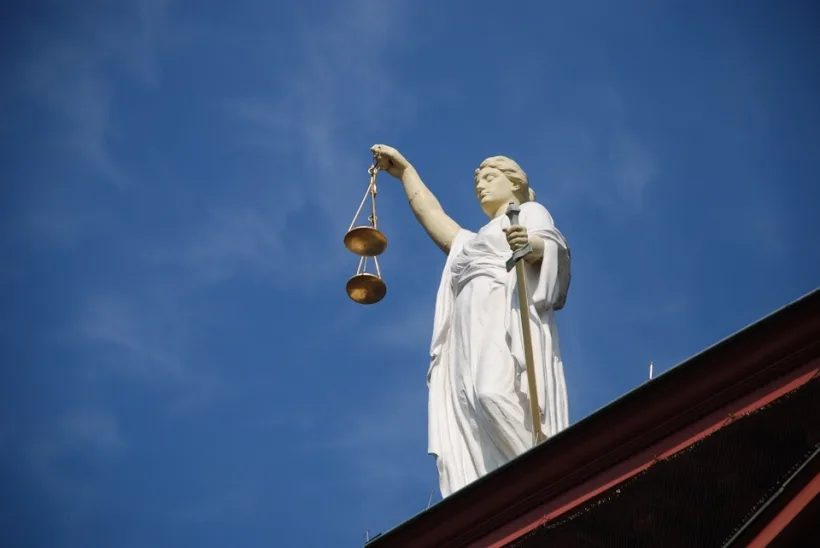 Maai caută, domnule ministru al Justiţiei, poate găseşti...