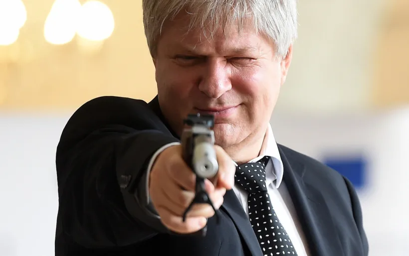 O cauţiune pe măsura averii