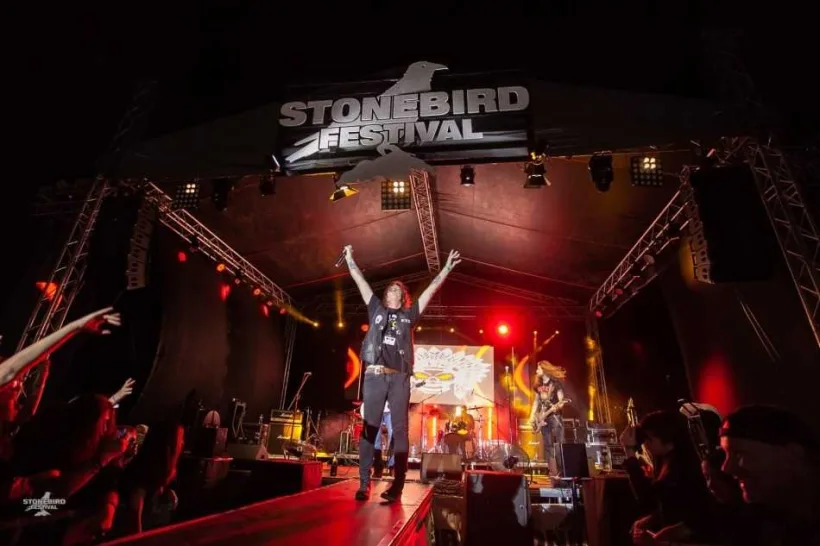 Trupe de prim rang la Stonebird