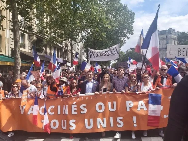 Proteste în masă, în Franța împotriva permisului sanitar și a vaccinării obligatorii