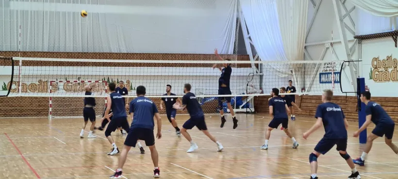 Tripla campioană a României, CSM Arcada Galaţi se antrenează la Cheile Grădiştei