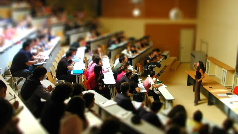 Ministerul Educației anunță măsuri pentru universitar: organizarea parțială on-line a examenelor de semestru, de an și de finalizare a studiilor