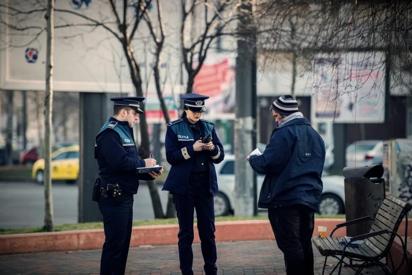 Dintre ”tâmpeniile”pandemiei și situațiile ”de tot râsul” ale interdicțiilor și aplicării ”la extrem” a legii