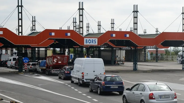 Forfotă la intrarea şi ieşirea din ţară
