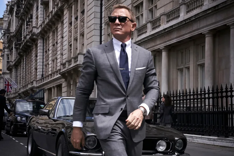 Până şi royalitatea l-a îndrăgit pe James Bond
