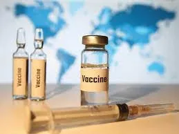 FDA nu recomandă vaccinarea cu a treia doză a persoanelor sub 65 de ani